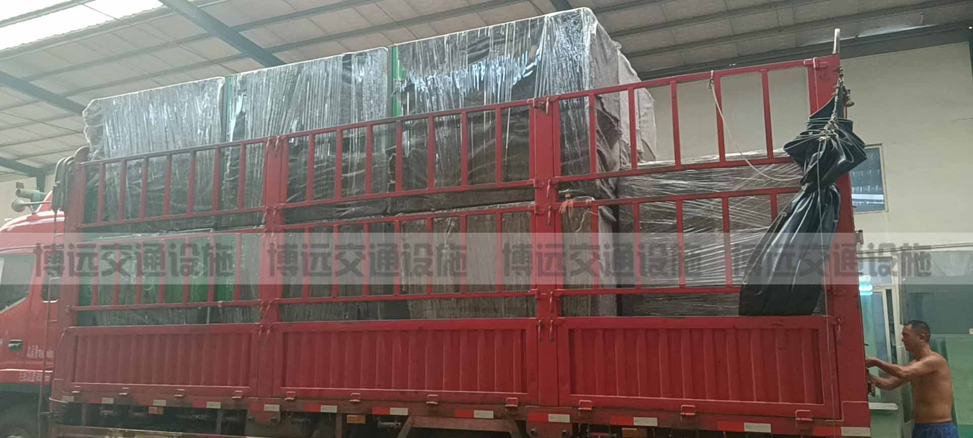 20台两分类垃圾箱已发货

